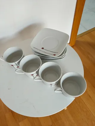 Juego 4 tazas con plato de porcelana