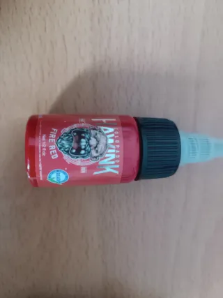 Tinta, aguja y mesclador de tinta para tatuadores