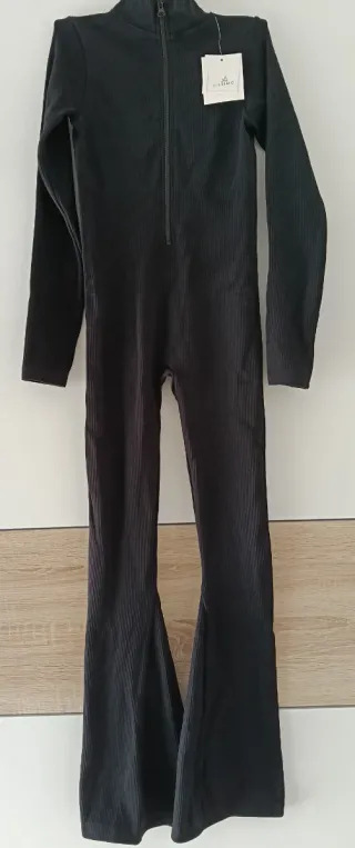 Macacão compressivo boca de sino preto