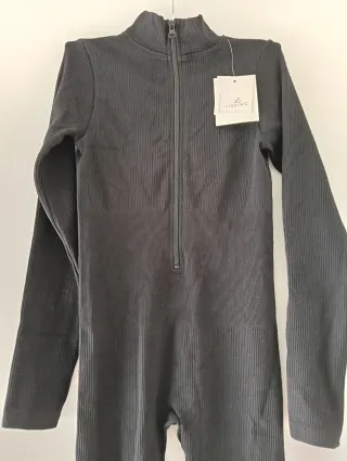 Macacão compressivo boca de sino preto