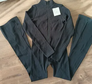 Macacão compressivo boca de sino preto