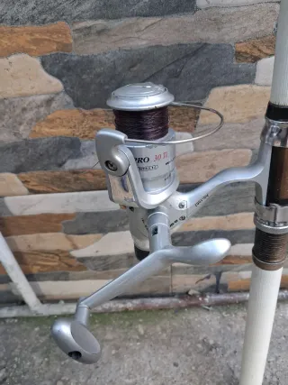 Caña de pescar con carrete