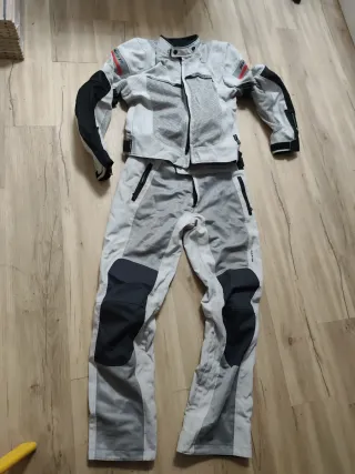 Chaqueta y pantalonMoto Rev'it! Engineered Skin