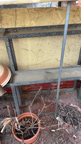 Estantería metálica jardín invernadero