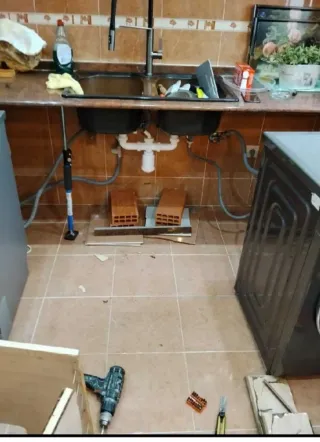 Servicios de Electricidad y Fontanería