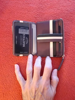 Billetera tarjetero marrón marca Matties