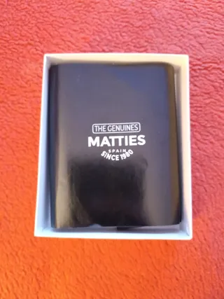 Billetera tarjetero marrón marca Matties