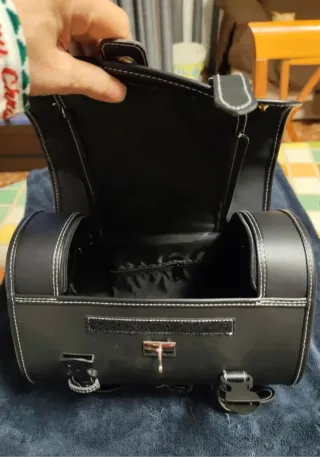 Maleta Trasera Moto Negra Cuero Sintético