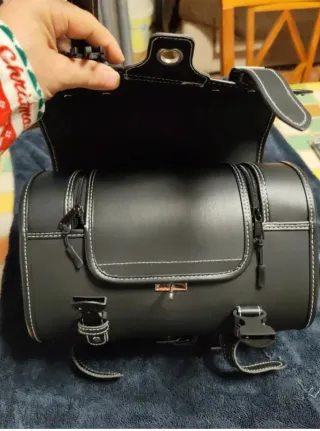 Maleta Trasera Moto Negra Cuero Sintético