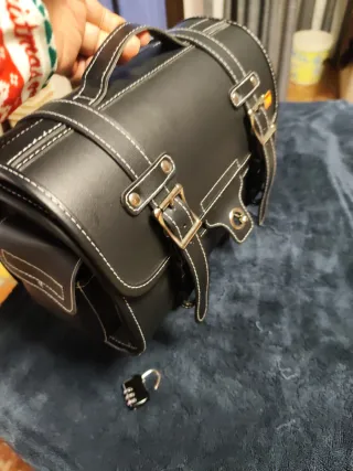 Maleta Trasera Moto Negra Cuero Sintético