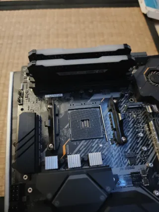 Scheda madre ASUS TUF Gaming X570-PLUS