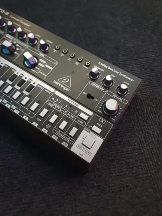 Behringer TD-3 Sintetizador Analógico