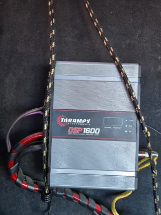 Dispongo de 4 amplificadores y 2 subwofer