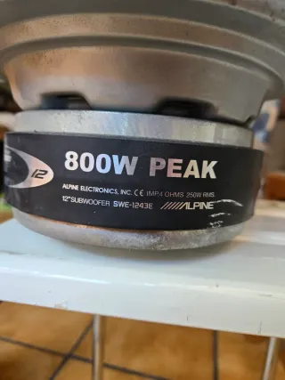 Dispongo de 4 amplificadores y 2 subwofer