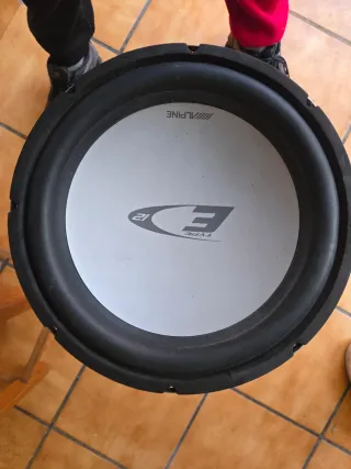 Dispongo de 4 amplificadores y 2 subwofer