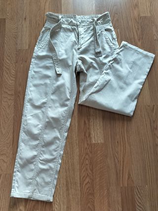 Pantalón beige nuevo de Mango