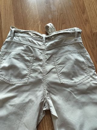 Pantalón beige nuevo de Mango