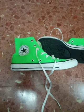 Converse Flúor Verde Talla 38 Tiene cosido detrás