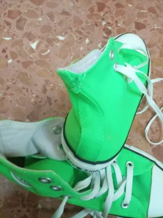 Converse Flúor Verde Talla 38 Tiene cosido detrás