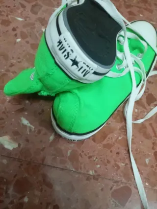 Converse Flúor Verde Talla 38 Tiene cosido detrás