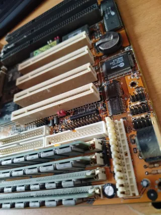 Placa base Intel con tarjetas de expansión