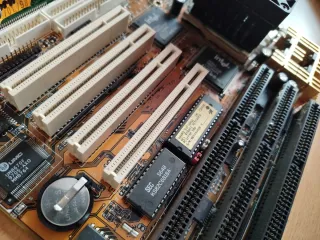 Placa base Intel con tarjetas de expansión