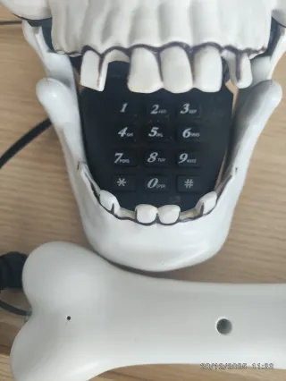 Teléfono Calavera Hueso