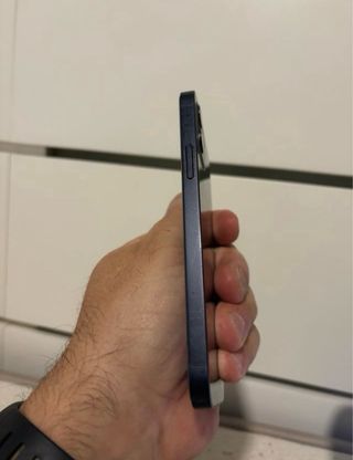 iPhone 12 128GB Negro con caja y cable de carga.