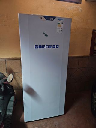 Congelador grande. Funciona estupenda