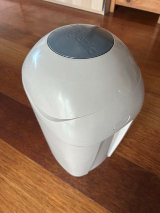 Papelera pañales Sangenic Tommee Tippee + bolsas