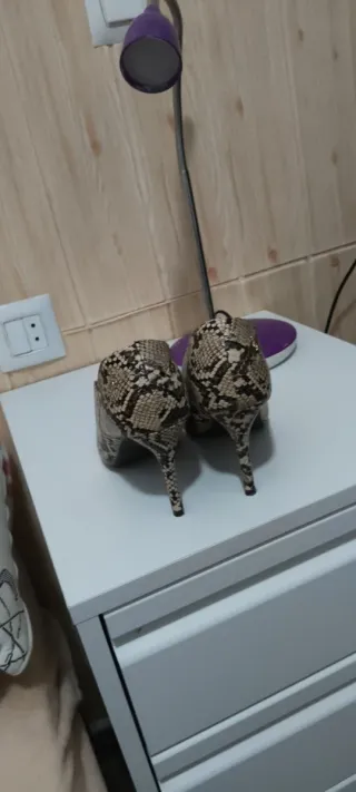 Zapatos tacón estampado leopardo