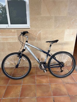 Bicicleta Trek Navigator 100