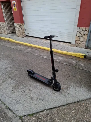 Patinete eléctrico negro