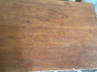 Mesa y silla de pino miel para restaurar