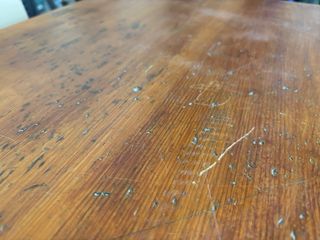 Mesa y silla de pino miel para restaurar