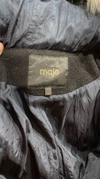 Chaqueta Maje Negra con Capucha y Pelo