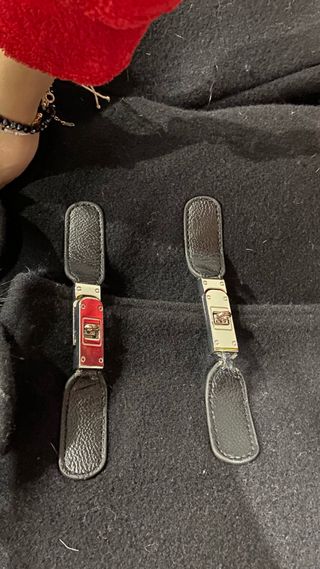 Chaqueta Maje Negra con Capucha y Pelo