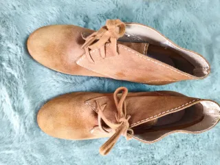 Botines cuña de piel de serraje