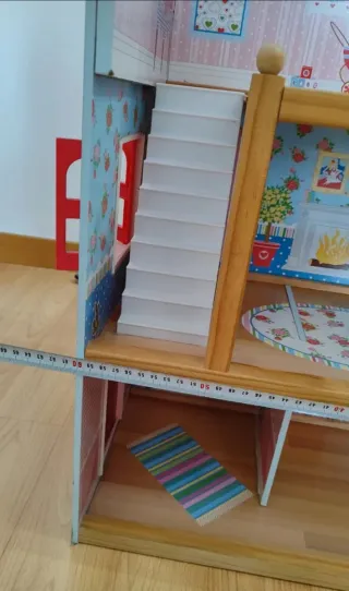 Casa de muñecas de madera