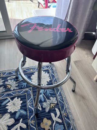 Taburete Fender púrpura y negro