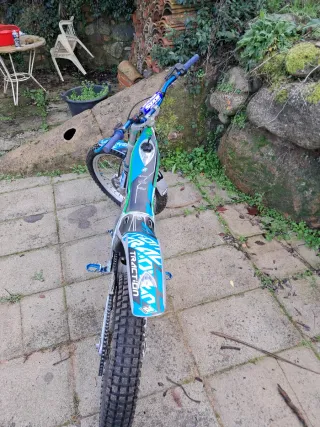 Moto de Trial 125 sherco.