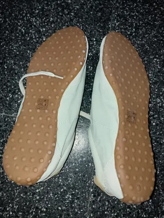 Tenis Bimba y Lola Beige/Blanco Nuevos