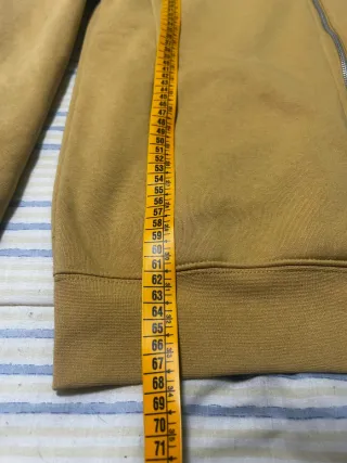 Chaqueta con cremallera amarilla