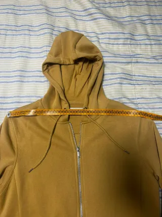 Chaqueta con cremallera amarilla