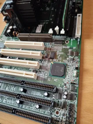 Placa base Intel Pentium II con RAM