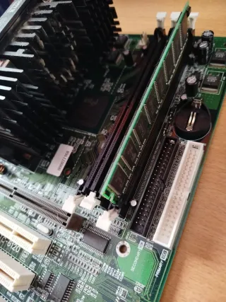 Placa base Intel Pentium II con RAM