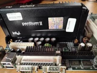Placa base Intel Pentium II con RAM