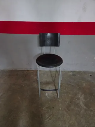 Taburete metálico negro