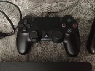 Consola Sony PS4 Negra + Accesorios