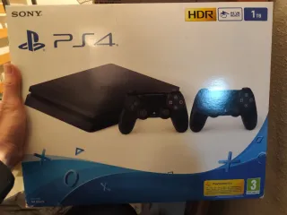 Consola Sony PS4 Negra + Accesorios